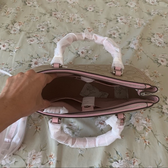 -SOLD- 🆕 Coach Surrey CarryAll In Signature - Picture 2 of 3